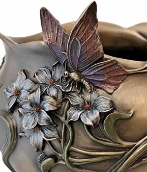 ART NOUVEAU VASE. Unik Veronese vase med blomster og sommerfugl