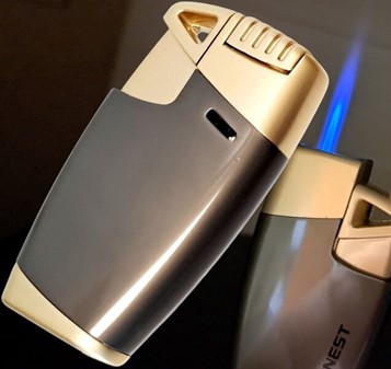 Stormlighter i grå med beige finish - perfekt gave til ham der ryger!