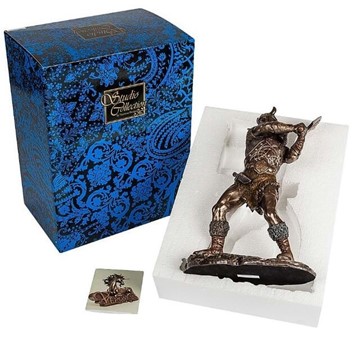 Viking figur. Bronzefigur af mægtige kriger, der svinger sin økse