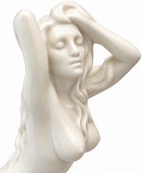 ROMANTISKE GAVER. Hvide porcelænsfigur af en nøgen kvinde