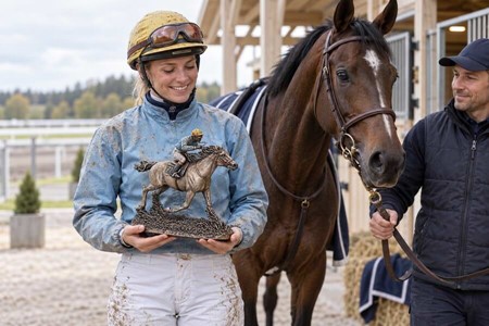 HESTEFIGUR. Imporedende bronzefigur Jockey på hest. Gave til rytter