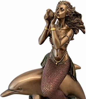 Havets Melodi. Fortryllende Figur - Mytologisk havfrue på Delfin