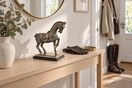 Gave til Rytter. Bronze Hestefigur. Symbol på Styrke, Frihed, Skønhed