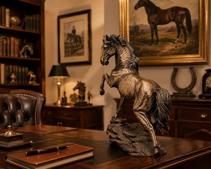 HESTESKULPTUR. En majestætisk og perfekte dekoration til dit hjem