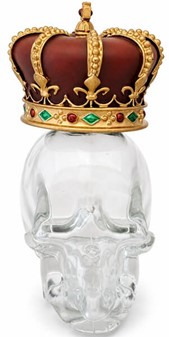 Glaskranie med en kongekrone. Lille dekorativ lommeflaske, karaffel