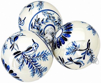 Unikke håndmalede julekugler i porcelæns-look med blå fugle. 8cm, 6stk