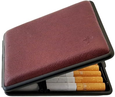 Eksklusivt cigaretetui i ægte bordeaux nappa-læder. Til 18 cigaretter