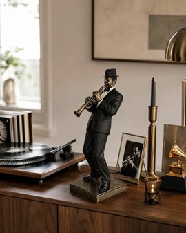 GAVE TIL MUSIKER. Flot bronzefigur af Jazz klarinettist. Reol pynt