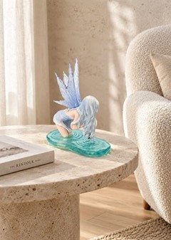 Eventyrlig Dekoration og Nøglen til Magi. Elegant Fe-Prinsesse Figur