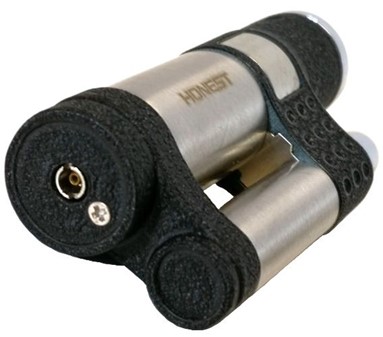 GAVE TIL HAM 30 ÅR. Billig, super cool stormlighter i sølv / sort