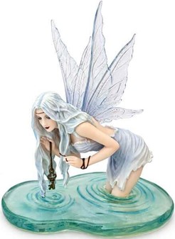 Eventyrlig Dekoration og Nøglen til Magi. Elegant Fe-Prinsesse Figur
