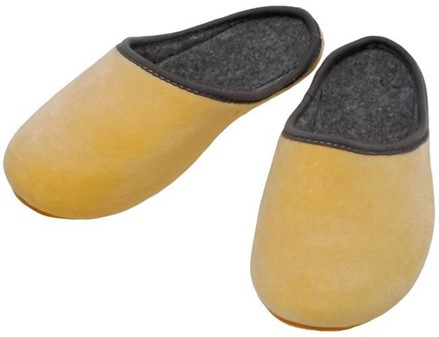 SUTSKO TIL DAMER. Gule velour slippers til kvinder i alle aldre, 99 kr