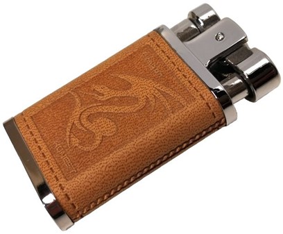 GODE GAVER TIL KÆRESTEN. Lighter i brun med den kinesiske dragen motiv