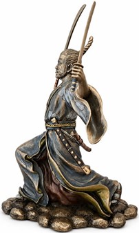 SAMURAI FIGUR. Bronze skulptur af japansk kriger med to sværd