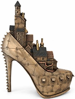 Steampunk sko-skulptur – Fantastisk by møder victoriansk maskineri