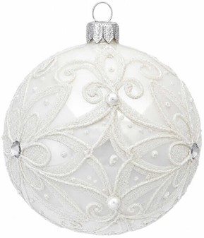 Julepynt butik. Polsk hvid julekugle med hvid dekoration. Ø 10 cm