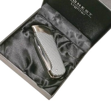GAVE TIL MANDEN. Fantastisk billig multifunktion lighter med lommekniv