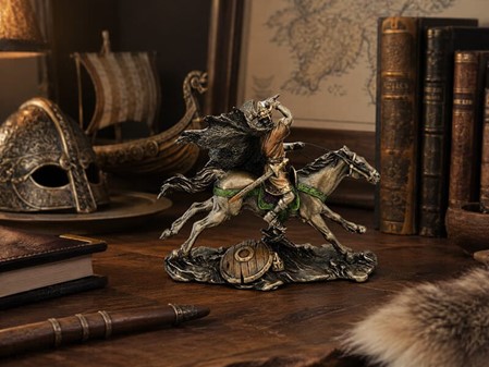 Viking på Hest i Kamp. Lille bronzefigur - en miniature saga