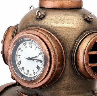 GAVE TIL DYKKER. Unik Veronese figur i form Steampunk dykkerhjelm