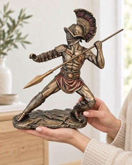 GLADIATOR FIGUR. en slave i kamp med spyd i arenaen det gamle Rom