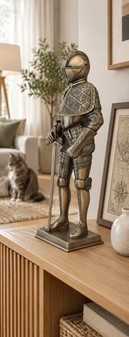 MIDDELALDER RIDDER. Flot bronze figur af ridder med et sværd