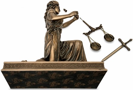 Eksklusiv Justitia figur. Perfekt gave til jurister og nyuddannet