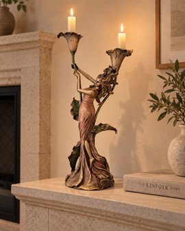 GOD BRYLLUPSGAVE. Art Nouveau lysestage - figur, en kvinde med lilje