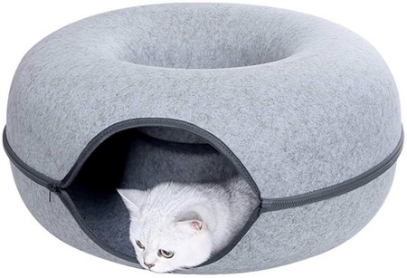 Katteseng og legetunnel i ét. Et hyggeligt sted for din dejlige kat