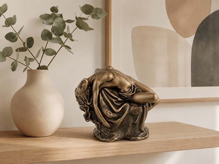 Forførende kvindefigur i bronze. Perfekt romantisk gave til ham!