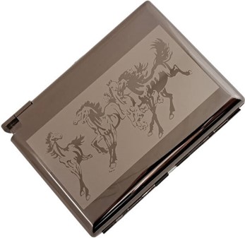 Cigaret etui metal med lighter. Elegant grafitdesign med heste