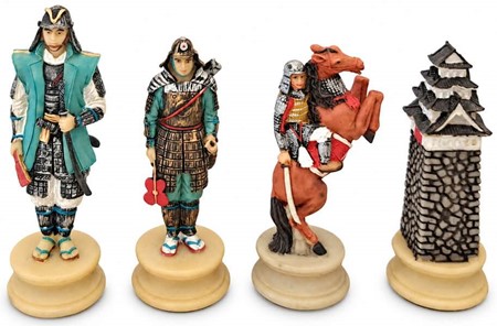 FØDSELSDAGSGAVE TIL HAM. Spændende skak med samurai krigere figurer