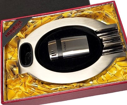 GAVEIDEER TIL FAR. Metal lighter og askebæger, billig gavesæt til ham