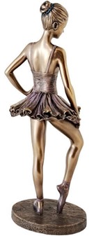GAVE TIL EN BALLERINA. Attraktiv ballerina figur til stue dekoration