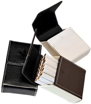 ETUI TIL CIGARETPAKKE. Elegant cigaretetui med magnetisk lukning
