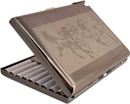Cigaret etui metal med lighter. Elegant grafitdesign med heste