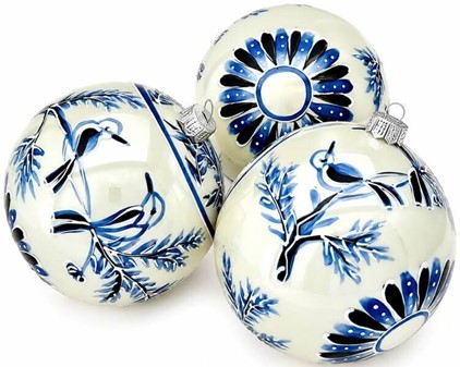 Unikke håndmalede julekugler i porcelæns-look med blå fugle. 8cm, 6stk