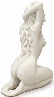 ROMANTISKE GAVER. Hvide porcelænsfigur af en nøgen kvinde