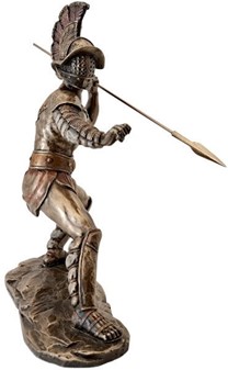 GLADIATOR FIGUR. en slave i kamp med spyd i arenaen det gamle Rom