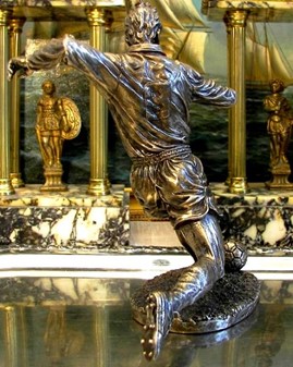 GAVE TIL FODBOLDSPILLER. Smuk fodboldspiller figur til en gave