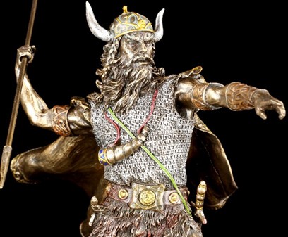 DEN PERFEKTE GAVE TIL HAM. Pynteting, figur af viking med spyd