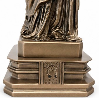 Frihedsgudinden Figur i Bronze – Eksklusiv Julegave til Hjemmet
