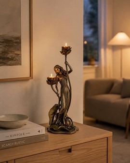 Billig, spektakulær bryllupsgave. Lysestage i form af kvinde med lotus