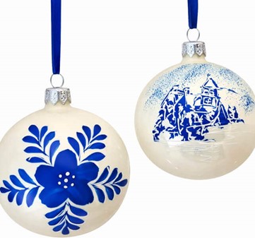 Polske, glas julekugler i porcelænhvid med blåt landskab. 8 cm. 6 stk
