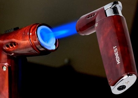 Luksuriøs Turbo Flamme Pibelighter - Stilfuld Mahognitræ Farve