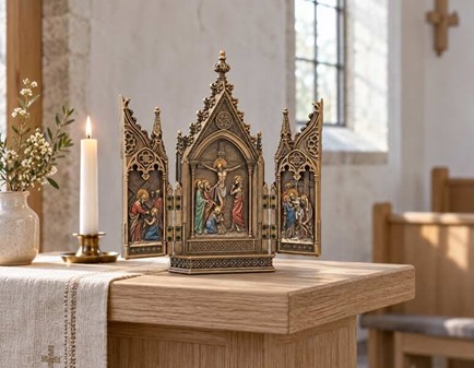 JESU KORSFÆSTELSE. Flot, tredelt Triptykon fra Veronese samling