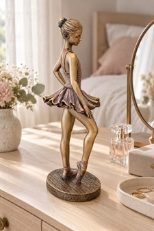 GAVE TIL EN BALLERINA. Attraktiv ballerina figur til stue dekoration