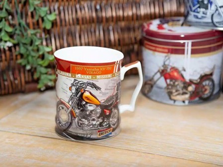 PORCELÆNSKRUS. Eksklusivt Yamaha XV 750 krus i metal gaveæske