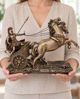 GAVEN TIL HAM PÅ 60. Smuk bronze figur af Achilleus i sin stridsvogn