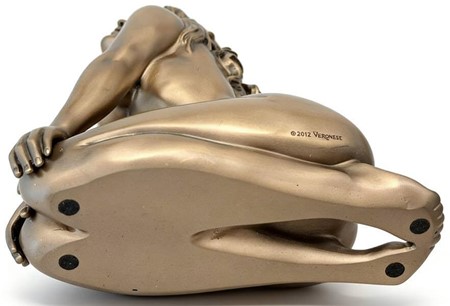 BRONZEFIGUR KVINDE. En skøn nøgen pige skulptur som pynt til hjemmet