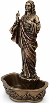 Enestående Jesus-figur med døbefont. Skønhed og hengivenhed på én gang